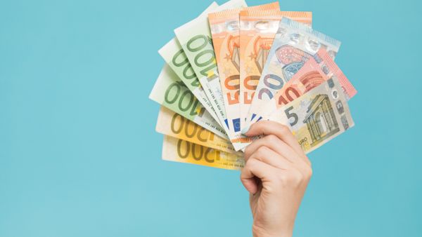 معنويات المستثمرين في منطقة اليورو تتراجع إلى أدنى مستوياتها في 6 أشهر 