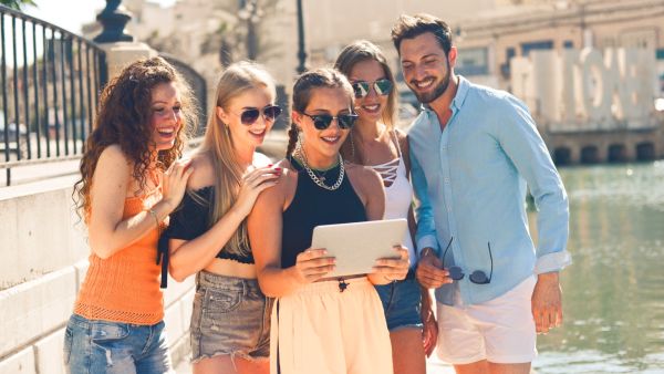 علاقات البوابة: 5 أسباب لنجاح الزواج بين الأصدقاء 