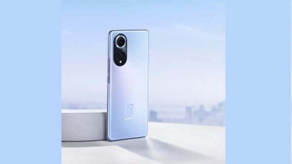 كانت هواوي أول من أدخل إعداد الكاميرا الثلاثية مع هاتف HUAWEI P20 Pro. مع سلسلة هواتف P30 أتت الشركة بتقنية التكبير الفائق - SuperZoom هواوي ستكشف النقاب عن الهاتف الذي طال انتظاره HUAWEI nova 9 رائد عصره وملك الكاميرات في قطر