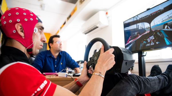 برنامج Nissan Brain to Performance يستخدم التصوير المتقدم للدماغ لتعزيز أداء السائق