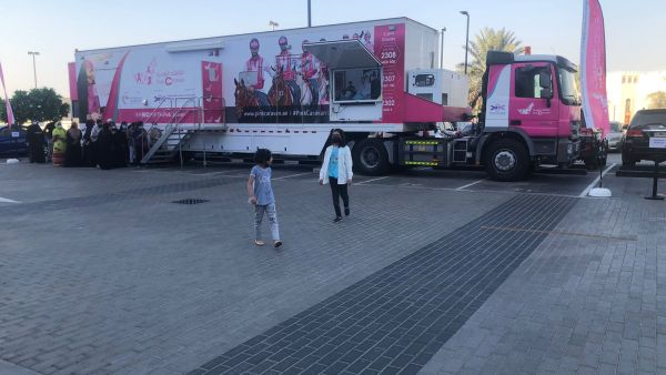 06 مول يقدم فحوصات مجانية للكشف المبكر عن سرطان الثدي بالتعاون مع القافلة الوردية