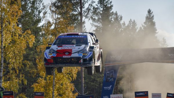 تويوتا تحتفي بفوزها السادس في بطولة العالم للراليات خلال رالي فنلندا