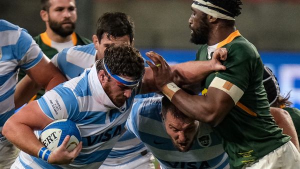 Argentina's hooker and captain Julian Montoya (L) is tackled by South Africa's blindside flanker and captain Siya Kolisi (R) during the Rugby Championship international rugby union Test match between South Africa and Argentina at The Nelson Mandela Bay Stadium in Port Elizabeth on August 21, 2021. (Photo: AFP)