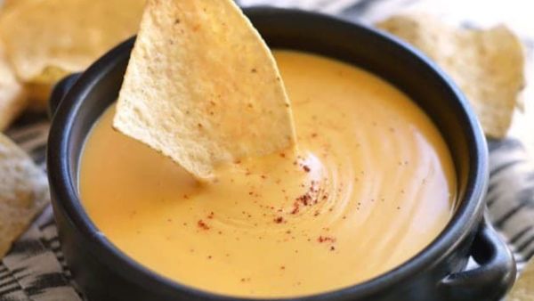 وصفة صلصة جبن الناتشو الغنية من المطبخ المكسيكي وصفة صلصة جبن الناتشو الغنية من المطبخ المكسيكي