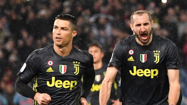 Juventus' Portuguese forward Cristiano Ronaldo (L) and Juventus' Italian defender Giorgio Chiellini celebrate after Ronaldo scored a penalty during the italian Serie A football match Lazio Roma vs Juventus on January 27, 2019 at the Olympic stadium in Rome. (Photo: AFP)
