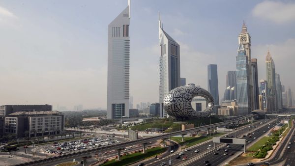 الإمارات بعد 50 عاما… نقطة مضيئة في الظلام العربي