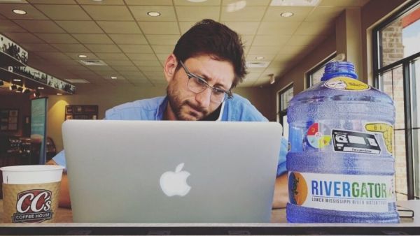 الصحفي الأمريكي داني فينستر