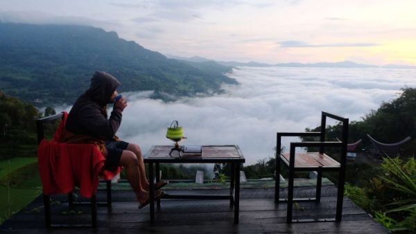 لولايي.. قرية إندونيسية فوق الغيوم