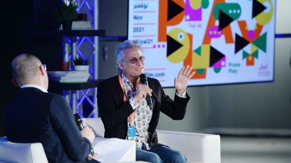 وجهت أليكسي باباس كلمتها للشباب وحدثتهم عن كيفية تحقيق أهدافهم