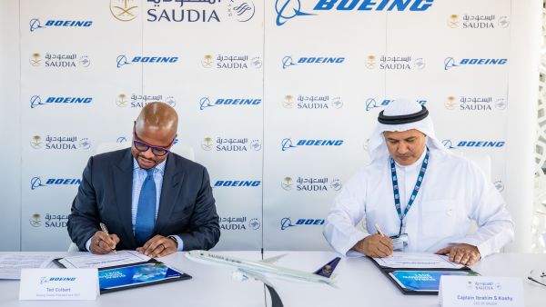 الخطوط السعودية تعزز أسطولها بحزمة خدمات من بوينج