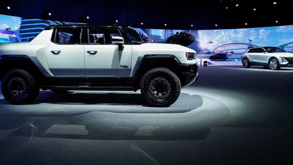 Exhibit Zero Arabia_GM reveals the GMC Hummer EV and Cadillac LYRIQ for the first time in the Middle East. Exhibit Zero Arabia: GM Africa & Middle East Paves a New Path for Mobility with 13 New EVs by 2025 and the Launch of OnStar in the UAE