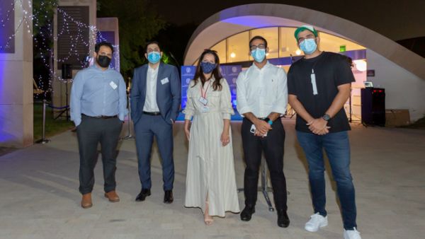 خريجو جامعة جورجتاون يلتقون في المدينة التعليمية بعد طول غياب لإعادة روابط للتواصل لأول مرة منذ الوباء