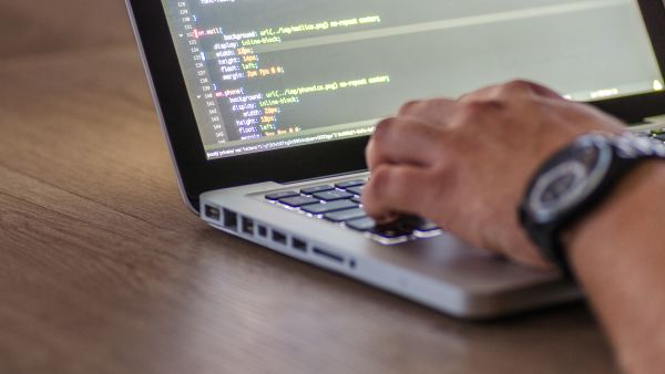 جارتنر: 60% من الموظفين يشعرون بالانزعاج من البرامج والتطبيقات الجديدة
