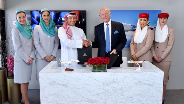طيران الإمارات وطيران الخليج توقعان اتفاقية لتطوير الرمز المشترك بينهما