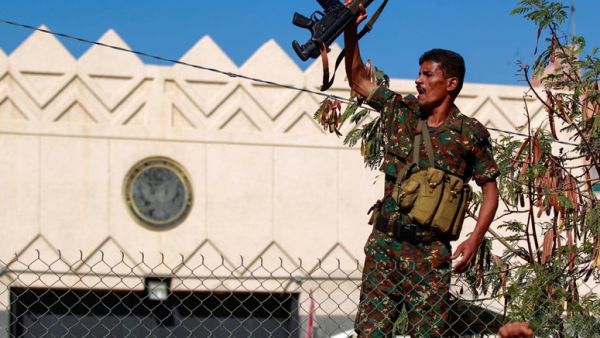 مقاتل من جماعة "أنصار الله"