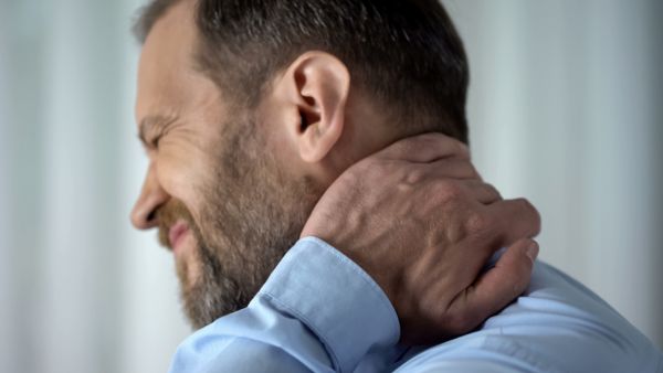 العصب المقروص..9 علاجات لتخطي الألم الذي لا يحتمل