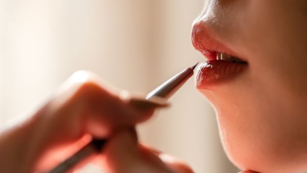 جميلة البوابة: 3 مخاطر لاستخدام أحمر شفاه قديم