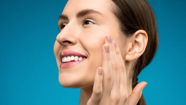 جميلة البوابة: 10 نصائح ماكياج توفر الوقت