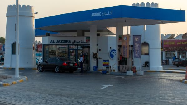 أسعار البترول في الإمارات نحو الانخفاض في ديسمبر 