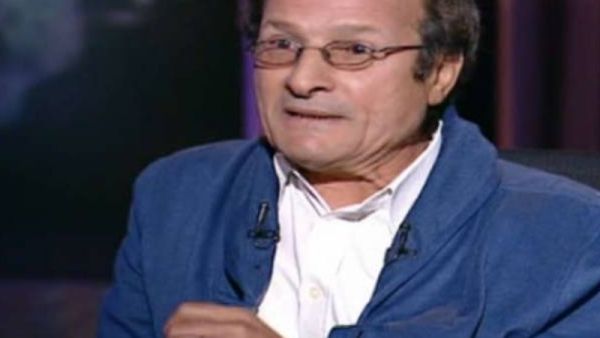 كتاب "الإمساك بالقمر.. فصول من سيرة زماننا" لمحمود الورداني