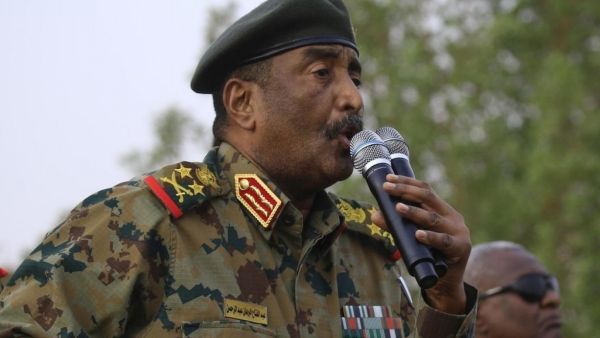 أساطير سودانية: الجيش يحمي البلاد