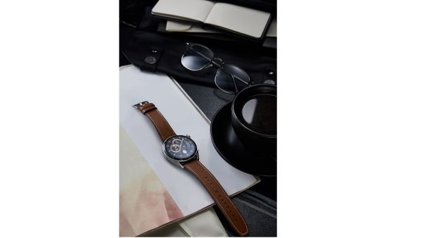 ساعةHUAWEI WATCH GT 3 ساعةHUAWEI WATCH GT 3 مجموعة مراحل القمر II مظهر أنيق وميزات صحية ولياقة بدنية مع أطول عمر للبطارية