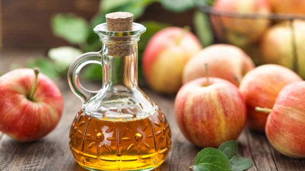 7 آثار جانبية لتناول الكثير من خل التفاح