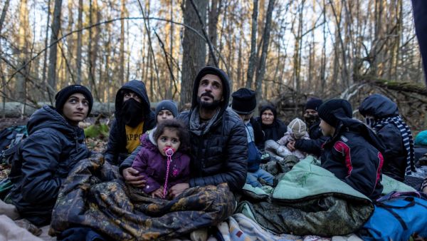 Iraqi migrants return home from Belarus