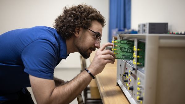برنامج Google.org يقدّم منحة بقيمة 1.3 مليون دولار أمريكي لتنمية المهارات الرقمية لدى الأشخاص ذوي الاحتياجات الخاصة والنساء واللاجئين