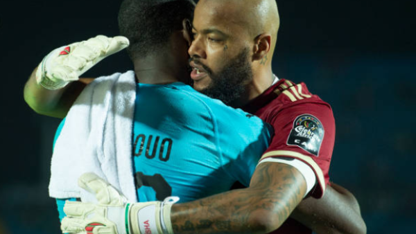 حارس منتخب الجزائر لكرة القدم رايس مبولحي