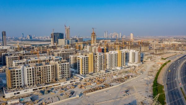 عزيزي تتعاون مع إيتون الأيرلندية لتوفير المفاتيح الكهربائية لمشروعها ريفيرا