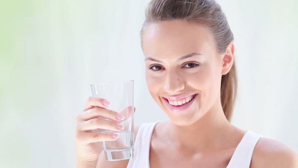 طبيب البوابة: 5 خطوات هامة لشرب الماء