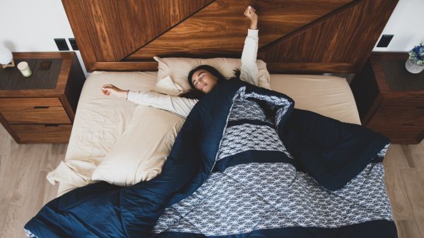 كيف يؤثر موقع سريرك على طاقتك الإيجابية