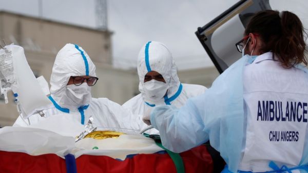 سجّلت فرنسا 122 ألفاً و546 وفاة منذ بدء الجائحة