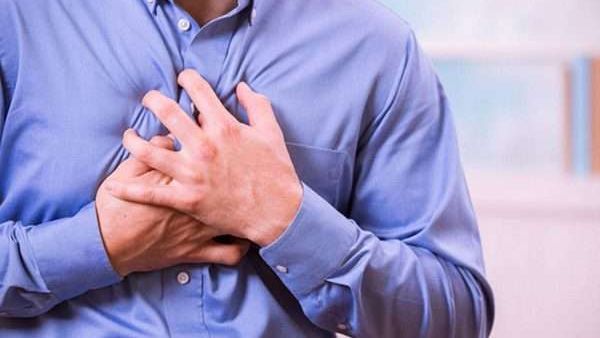 أسباب ألم الصدر وطرق الوقاية والعلاج
