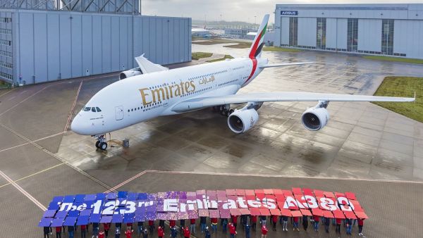طيران الإمارات تُكمل أسطولها A380 باستلام الطائرة 123