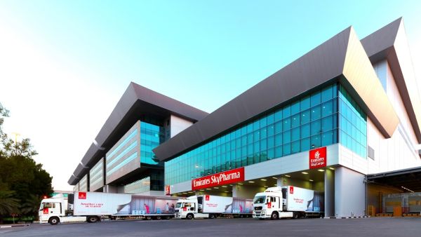 أكثر من 400 مليون جرعة إلى أفريقيا وآسيا والشرق الأوسط الإمارات للشحن الجوي نقلت 600 مليون جرعة لقاح "كوفيد-19"