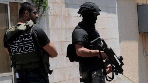 عنصران من الأمن اللبناني