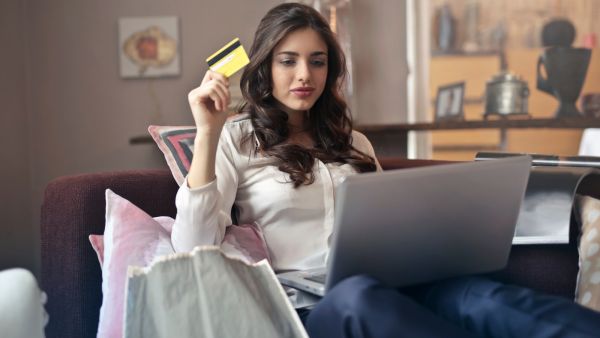 كيف تكون متسوقًا ذكيًا عبر الإنترنت؟ 