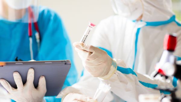 أعراض أوميكرون وطرق الوقاية منه