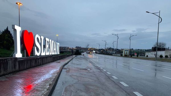 واكد سكان وشهود عيان انهم شعروا بالهزات الزلزالية الا انه لم يتم الحديث عن ضحايا