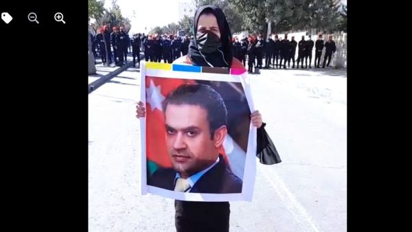 مواجهات بين قوات الامن الاردني وانصار وعائلة النائب السابق اسامة العجارمة