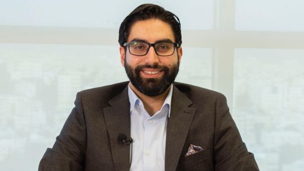 الدكتور لؤي أبو عليه أخصائي جرّاح الدماغ والأعصاب والعمود الفقري والميكروسكوب العصبي 