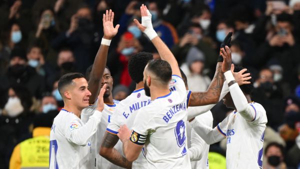 ريال مدريد يمني النفس بالتغلب على برشلونة