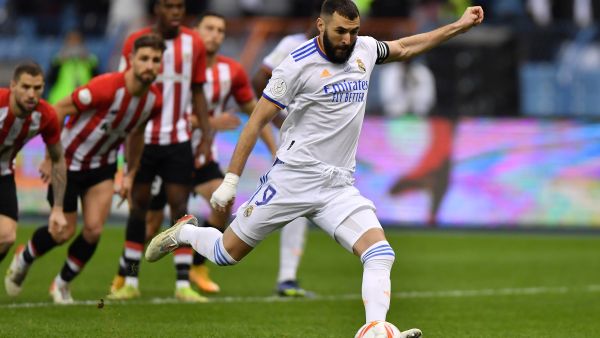 بنزيمة يقود ريال مدريد للفوز بكأس السوبر الإسباني