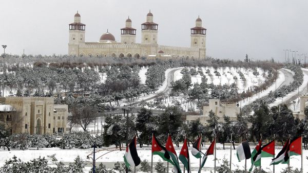 عمان في حلة بيضاء