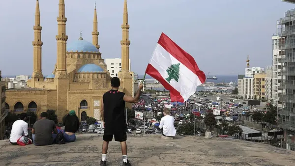 لبنان أيقونة عربية أم نسخة حوثية؟