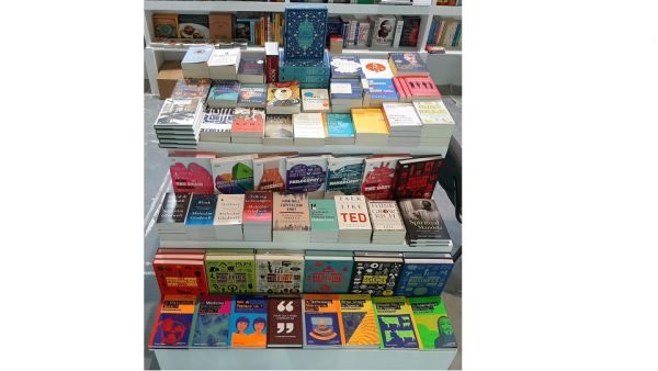يضم الجناح خصومات تصل إلى 10٪ على الكتب العامة باللغة الإنجليزية والكتب الأكاديمية، و15٪ خصم على جميع كتب الأطفال المعروضة. دار نشر الجامعة الأمريكية بالقاهرة تشارك في معرض القاهرة الدولي للكتاب 2022