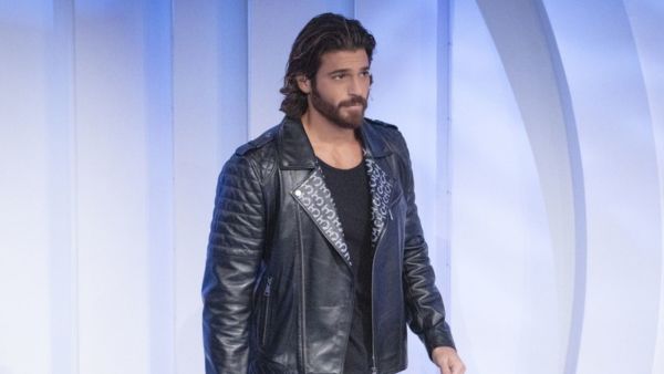 Can Yaman C'é Posta Per Te'deki Feminizm Konuşmasıyla Kalpleri Eritiyor Can Yaman scioglie i cuori con il suo discorso sul femminismo su C'é Posta Per Te