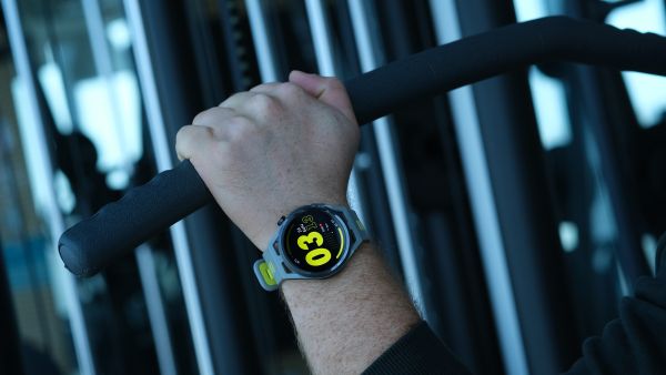 أعلنت شركة هواوي تك انفستمنت العربية السعودية اليوم عن إطلاق ساعة HUAWEI WATCH GT Runner، وهي أول ساعة ركض احترافية صُممت خصيصًا للرياضة إليكم سبب اعتقادنا أن ساعة HUAWEI WATCH GT Runner هي أفضل ساعة رياضية هذا العام، مصممة للرياضة